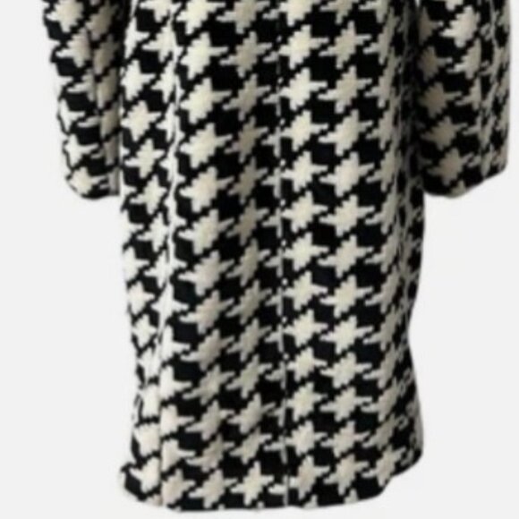 🎀Express Black & White/Cream Houndstooth Faux Fur Coat Size: 9/10 - Picture 9 of 10